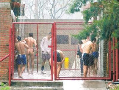 FOTO / Dansand in ploaie…dezbracati!_2