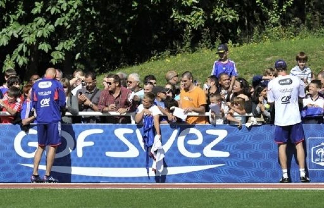 Franta vrea sa bata Romania cu Zidane! Blanc l-a convocat la nationala:_8