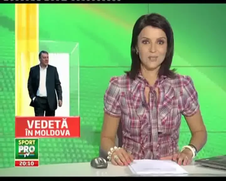 VIDEO SUPER TARE! Nationala, incurajata de Coana Chirita la Piatra Neamt!