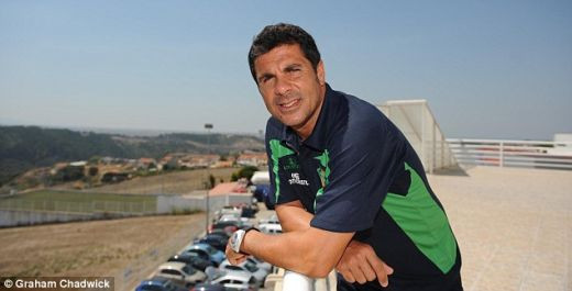 Imagini senzationale! Iata-l pe BEBE de la Manchester traind pe strazi si la orfelinat!