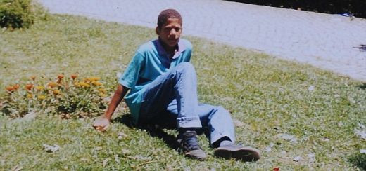 Imagini senzationale! Iata-l pe BEBE de la Manchester traind pe strazi si la orfelinat!_3