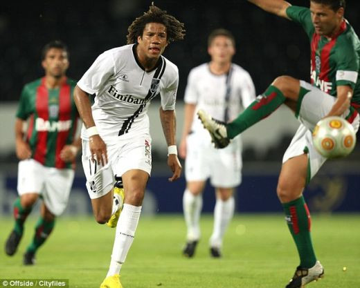 Imagini senzationale! Iata-l pe BEBE de la Manchester traind pe strazi si la orfelinat!_6