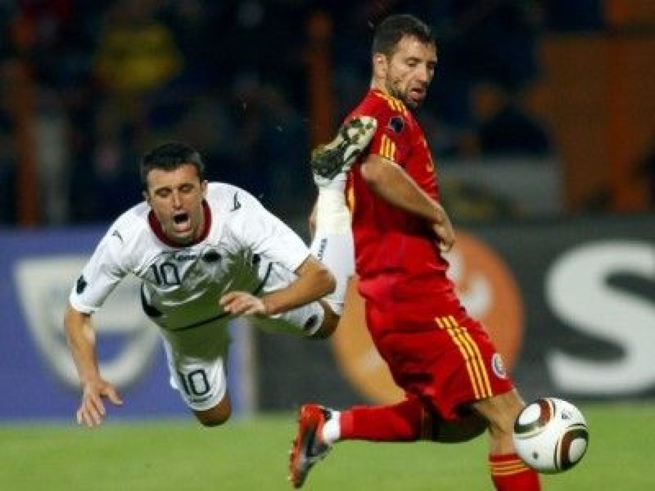 Nationala a ingropat fotbalul!! Lucescu: