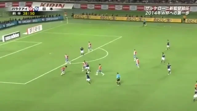 CE UMILINTA!! Un japonez a lasat cu ochii in soare doi fundasi paraguayeni!