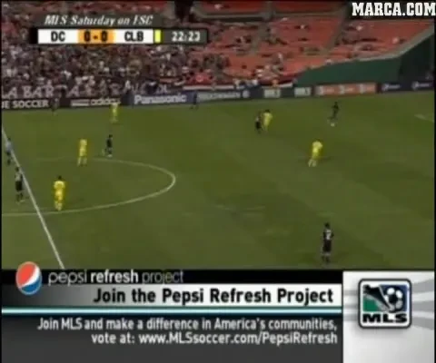 VIDEO / Visul oricarui atacant! El este portarul EROARE