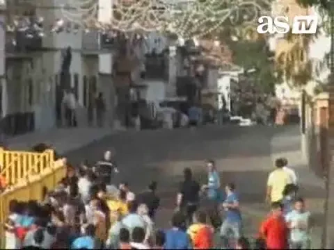 SPORT SANGEROS! Un om a murit SFASIAT de taur pe strada! IMAGINI SOCANTE!