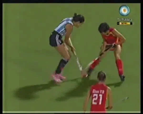 VIDEO / Golul SECOLULUI la hochei pe iarba a fost reusit de Maradona: