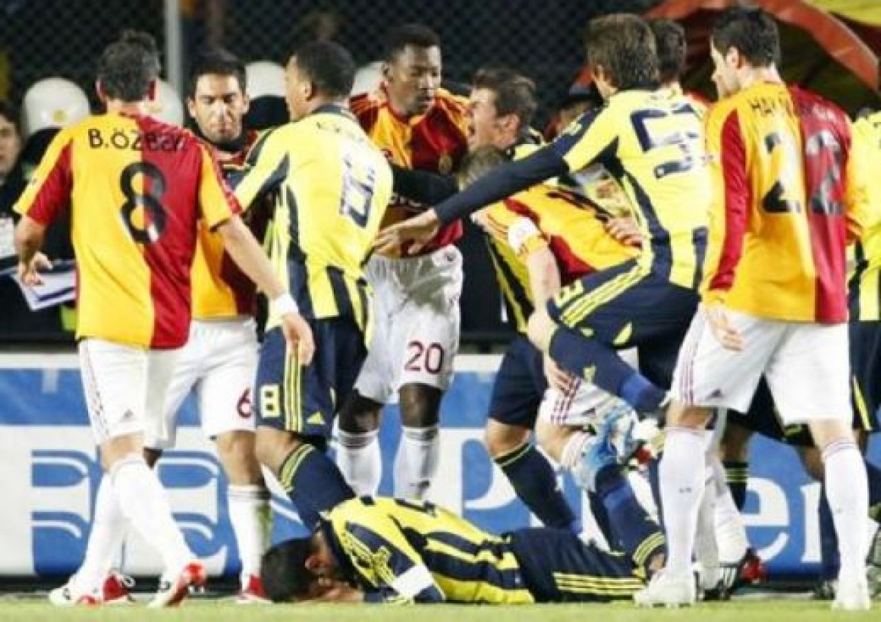 TOP 10 rivalitati din fotbal! Meciuri interzise celor slabi de inima!_8