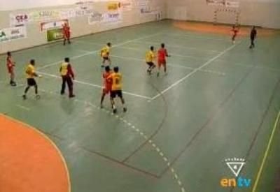 VIDEO! Golul ANULUI in handbal! Vezi o aruncare senzationala de la 30 de metri!