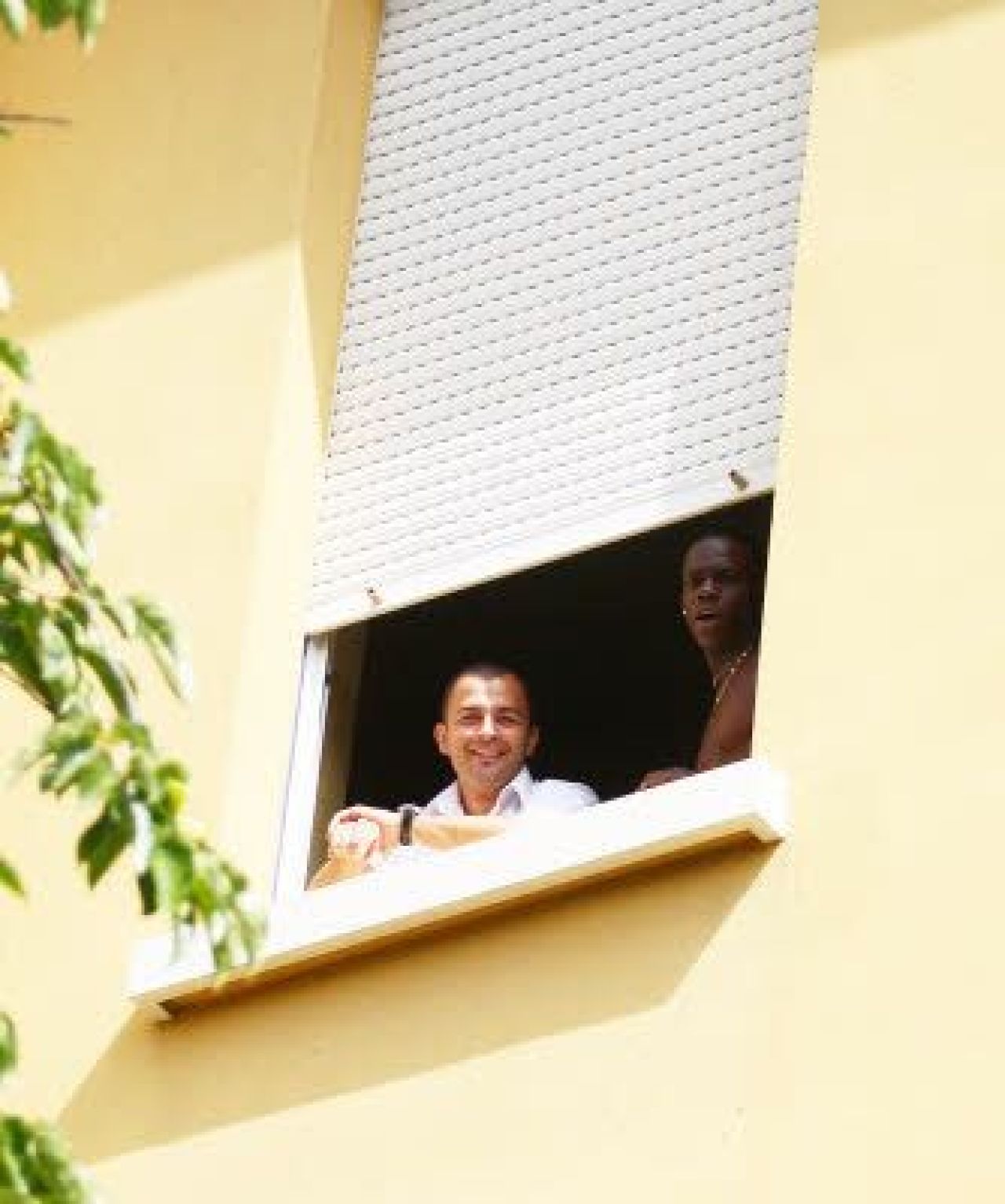 Balotelli a luat-o razna dupa Timisoara: s-a operat si a strigat de la geam FORZA MILAN!_1
