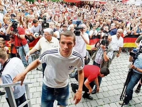 Victima modei: starul Germaniei isi face singur tricouri!_16