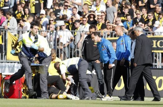 VIDEO SOCANT: A fost la un pas de MOARTE pe teren! Imagini socante:_3