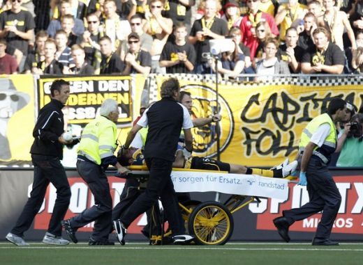 VIDEO SOCANT: A fost la un pas de MOARTE pe teren! Imagini socante:_4