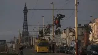 VIDEO / Cel mai tare concurs de mancat in inghetata… in timp ce te dai intr-un rollercoaster!