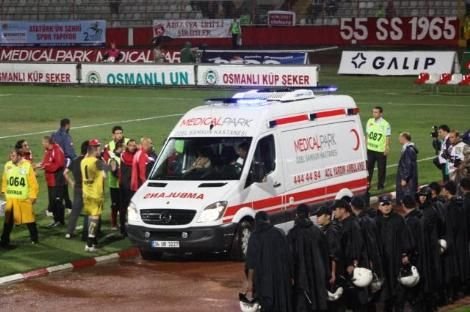 VIDEO Incredibil! Fostul preparator fizic al Stelei a fost INJUNGHIAT de fratele sau chiar pe teren!_7