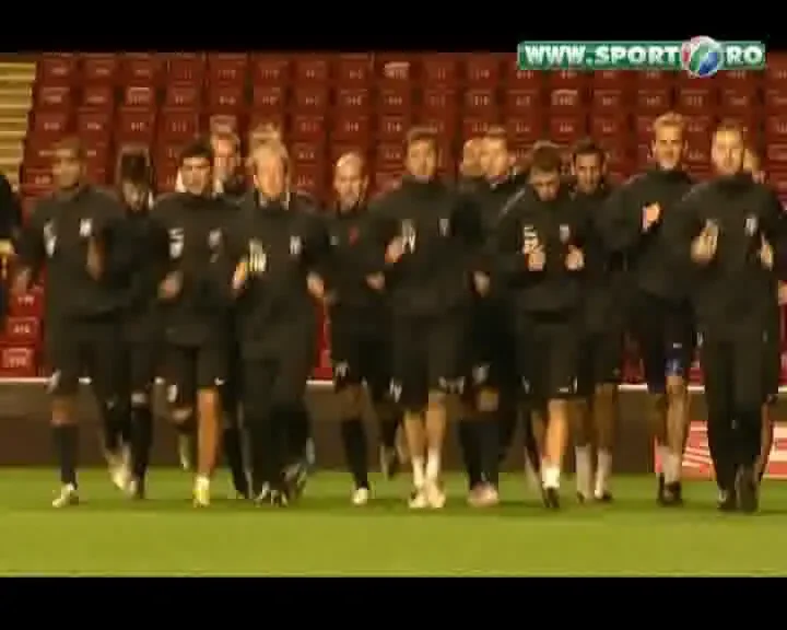 FOTO / Steaua s-a antrenat in templul fotbalului! Vezi imagini cu stelistii pe Anfield Road: