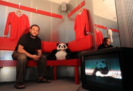 Ce onoare pentru stelisti! O replica a vestiarului de pe Anfield, expusa la o galerie de arta din Liverpool