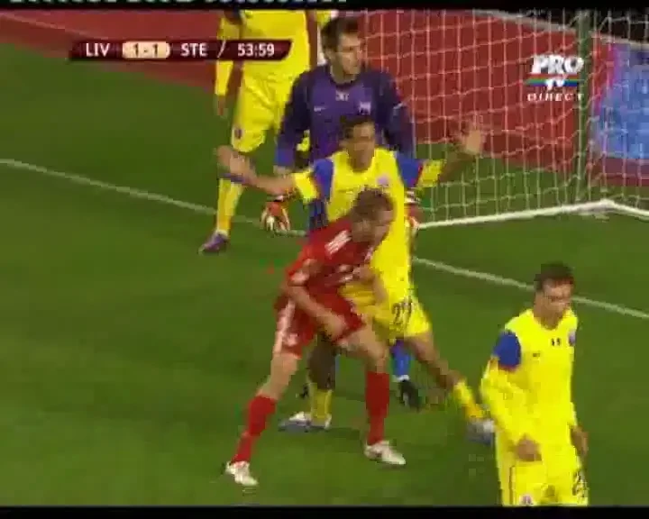 VIDEO / Penalty CADOU? Crezi ca faultul lui Kapetanos a fost de 11 m?