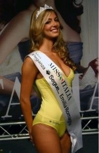 Dupa antrenament, jucatorii se grabesc sa ajunga acasa! De ce? Vezi TOP 10 cele mai sexy iubite de fotbalisti!_6