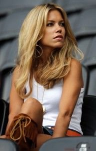 Dupa antrenament, jucatorii se grabesc sa ajunga acasa! De ce? Vezi TOP 10 cele mai sexy iubite de fotbalisti!_18