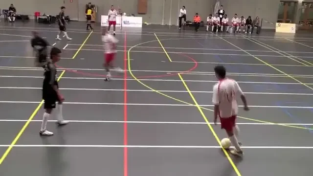 VIDEO MAGISTRAL! Un gol cu calcaiul cum nu ai mai vazut niciodata!