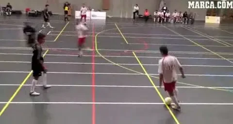 VIDEO / Super SCHEMA! Vezi o capodopera de gol la fotbal in sala: