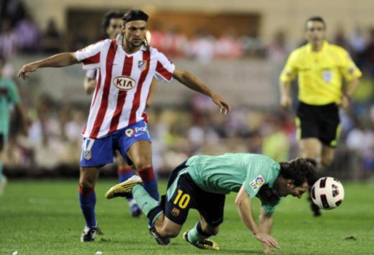 Ujfalusi a mers la vestiar ca sa-i ceara scuze lui Messi! Vezi cat va sta pe bara argentinianul:_1