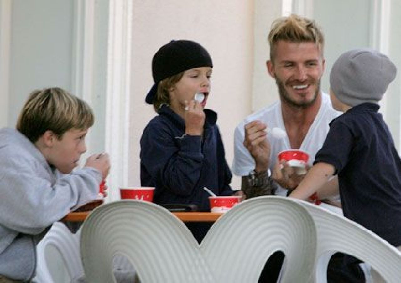 Romeo Beckham, noul geniu in lumea modei! Fratii lui s-au apucat de skateboard!_2