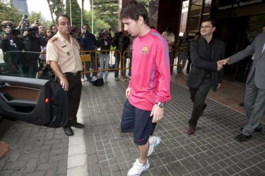 Ujfalusi a mers la vestiar ca sa-i ceara scuze lui Messi! Vezi cat va sta pe bara argentinianul:_12