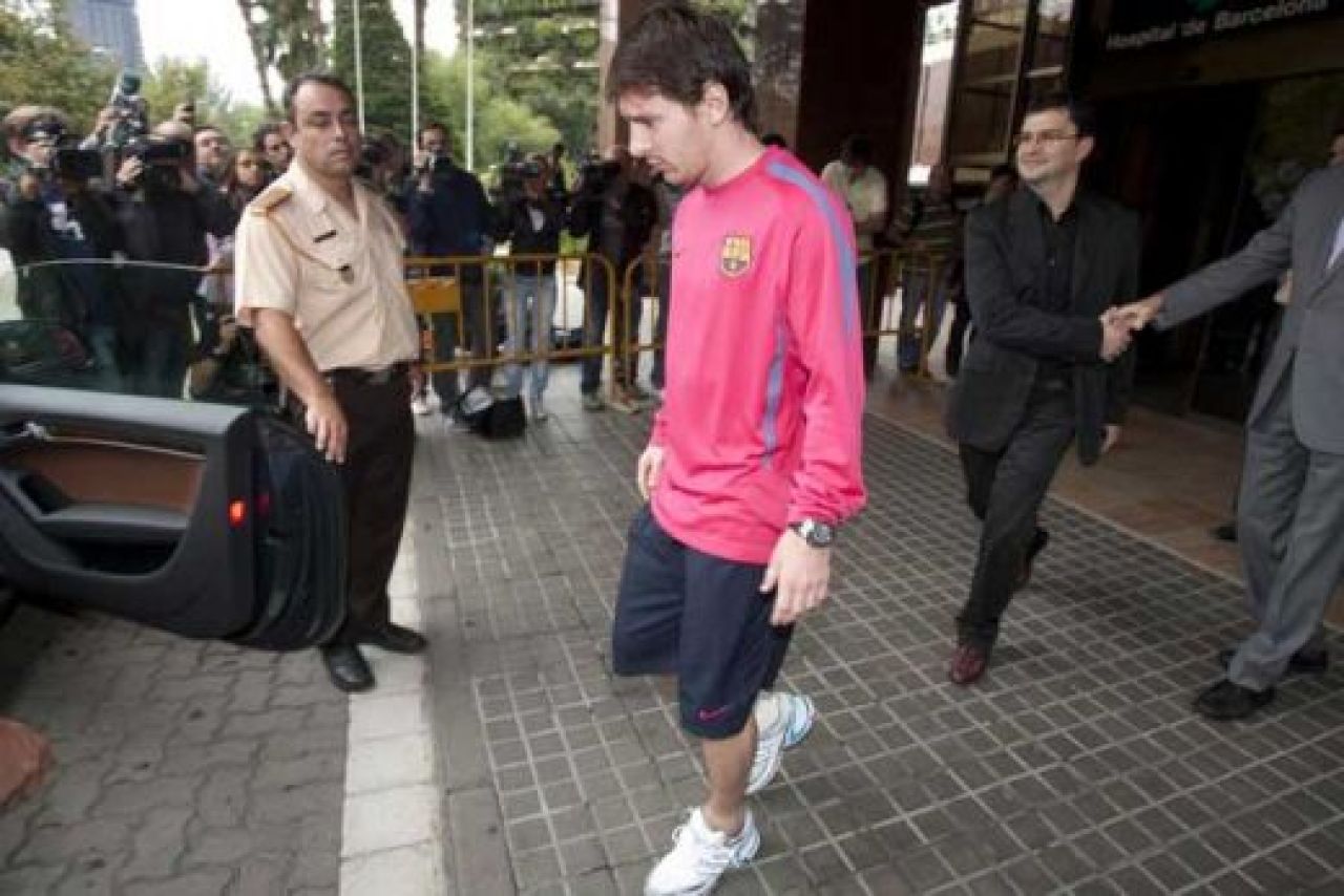 Ujfalusi a mers la vestiar ca sa-i ceara scuze lui Messi! Vezi cat va sta pe bara argentinianul:_12