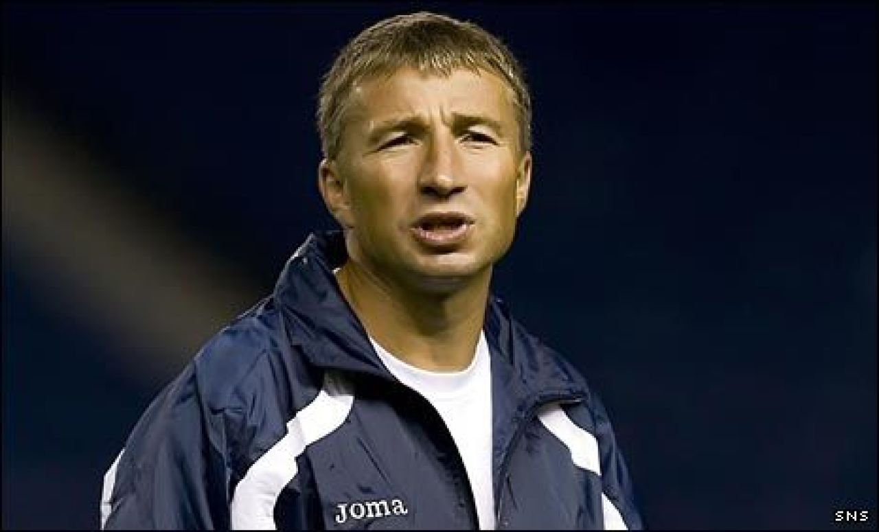 Joaca la Steaua de la 10 ani! Vezi CV-ul impresionant al lui Dan Petrescu! VIDEO _9