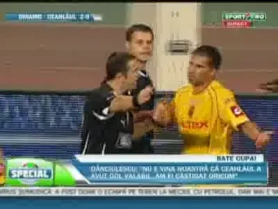 VIDEO Dinamo din nou iubita de arbitri!&nbsp; Tusierul Crangasu catre un jucator de la Ceahlaul: Sa mori tu ca n-a fost hent?