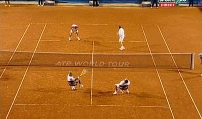VIDEO / Faza antologica! Nastase joaca tenis pe SCAUN: