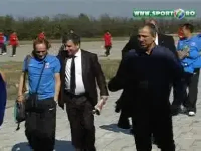 VIDEO! Cum au fost speriati stelistii la sosirea in Craiova: Vedeti ca va schimba iar antrenorul :)