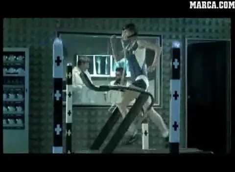 VIDEO / Cea mai SEXY nationala din lume face reclama la... bere!