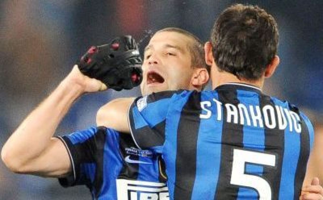 ORIBIL si REVOLTATOR! 60.000 de oameni il injura pe Chivu! Capitanul Romaniei a vrut sa opreasca Roma-Inter_2