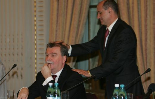 Speriat de fani si amenintat cu demisia de Dinu Gheorghe, Copos: Este greu, n-avem buget! Ma imprumut ca sa platesc datoriile!