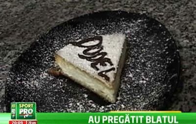 VIDEO / S-a lansat pizza Steaua si prajitura Dodel! Cum vor stelistii sa MUSTE din Napoli: