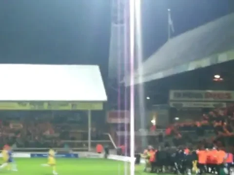 VIDEO OFICIAL Cel mai VIOLENT meci de fotbal din ISTORIE! Vezi cine s-au batut!