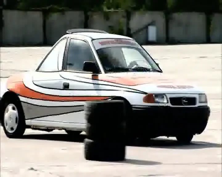 MM face scoala de pilotaj la ProMotor. Totul de la Salonul Auto Paris 2010. Maine, de la 12:00, pe PRO TV