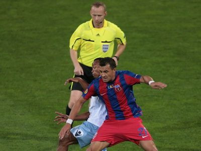 I-as da amenda 10.000 de euro lui Kapetanos! A fost un arbitru HOTOI! Cand prinzi un hot in casa, ii dai in cap! Asa si aici