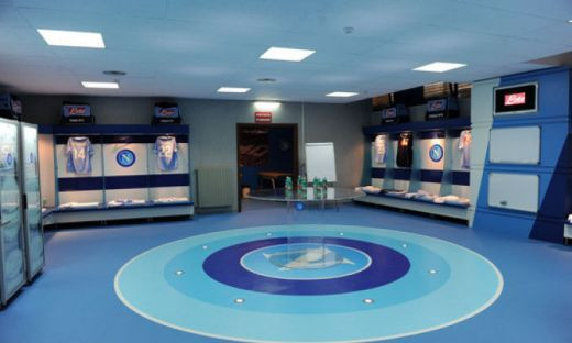 Ultima aroganta a lui Napoli la adresa Stelei: ce poza si-a pus antrenorul Mazzari in vestiar!:)_3