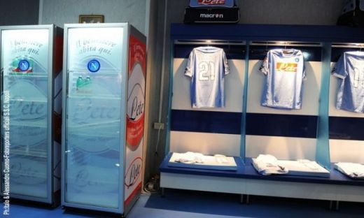Ultima aroganta a lui Napoli la adresa Stelei: ce poza si-a pus antrenorul Mazzari in vestiar!:)_10