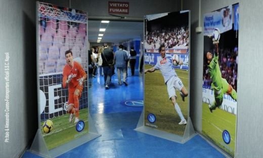 Ultima aroganta a lui Napoli la adresa Stelei: ce poza si-a pus antrenorul Mazzari in vestiar!:)_13
