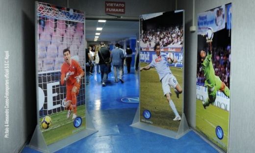 Ultima aroganta a lui Napoli la adresa Stelei: ce poza si-a pus antrenorul Mazzari in vestiar!:)_13