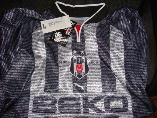 FOTO SUPERB! 125 de ani de fotbal din Anglia, pe un singur TRICOU!
