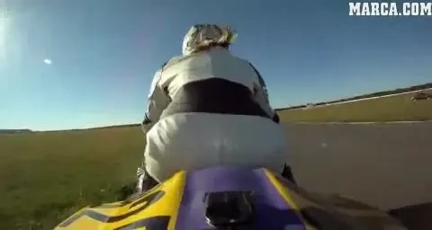 VIDEO si FOTO: Cea mai sexy motociclista, filmata in timpul cursei: cum se descurca in viraje!