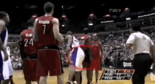 Moment GAY in NBA! Arbitrul a vazut totul! VEZI cum a reactionat: