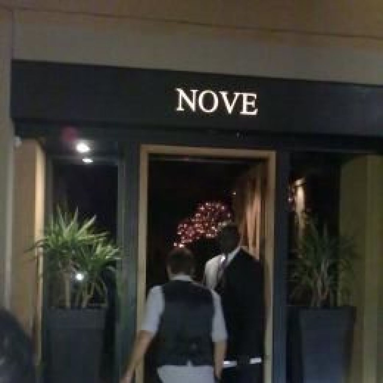 FOTO: Mutu a renuntat la 10, e numarul NOUA! Si-a deschis restaurant de LUX la Firenze: