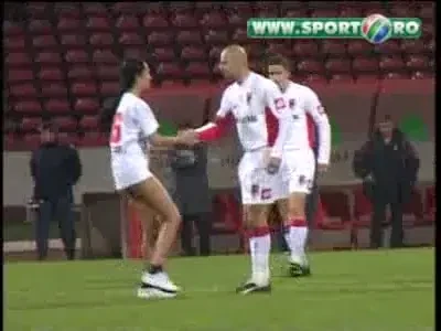 EA este cea mai SEXY sustinatoare a lui Dinamo: Nicoleta Luciu FOTO + VIDEO!